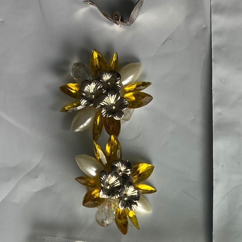 Vintage Rhinestone Flower Clip‎ On Earrings Sparkling Statement Jewelry